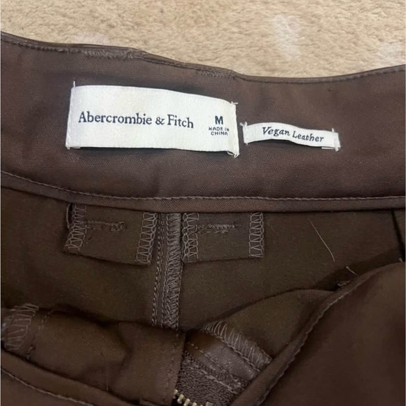 Abercrombie & Fitch Chocolate Brown Pleated Vegan Leather Shorts Medium - Picture 5 of 6